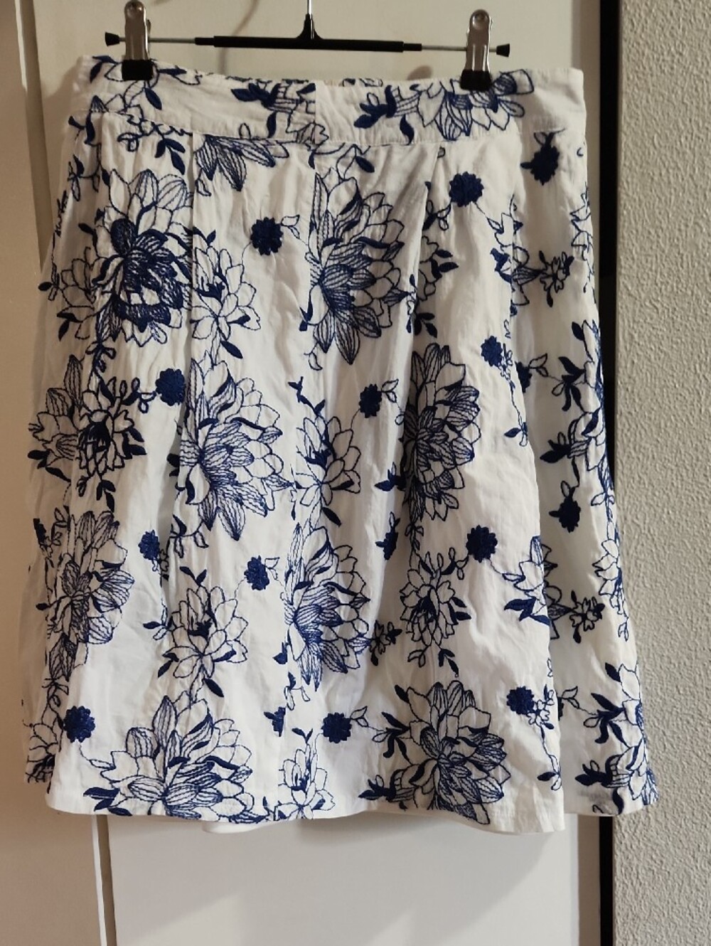 Smashed Lemon White Dress with Blue Floral Embroidered Skirt Sz 10